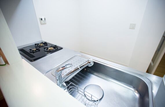 長年使用中のキッチンの給水・排水設備を修繕 | 久留米で水漏れの修理を行うなら株式会社イマクル