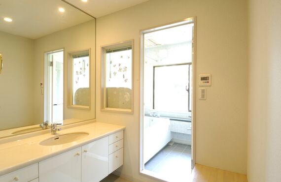 毎朝使う洗面所の古くなった備品の交換から対応 | 久留米で水漏れの修理を行うなら株式会社イマクル